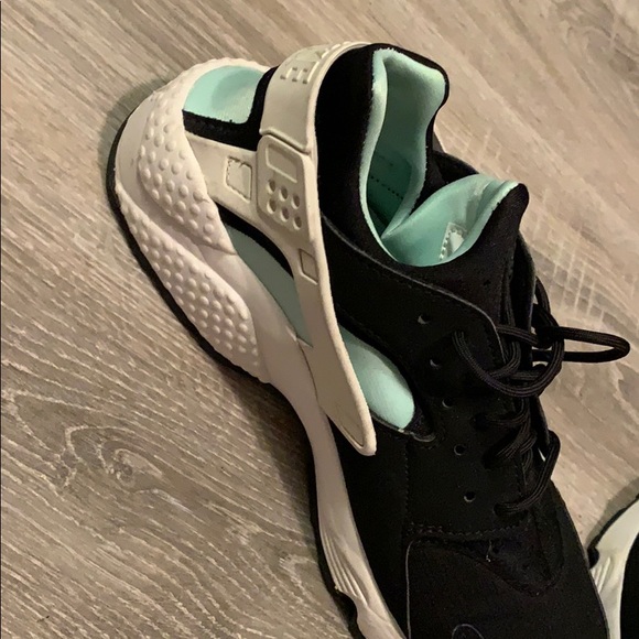 Nike Huarache Running Shoes - Picture 3 of 3